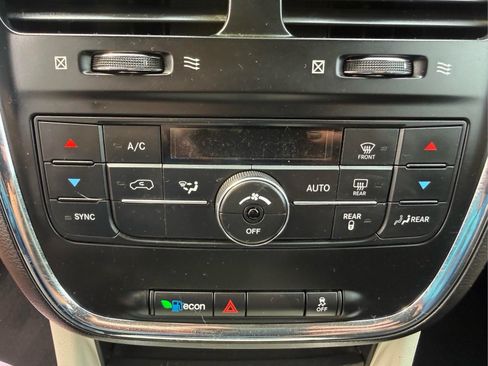 Used 2017 Dodge Grand Caravan Crew FWD image 25