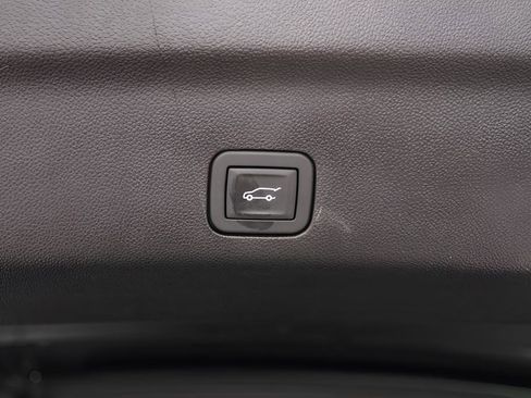 Used 2025 Chevrolet Tahoe Z71 w/ Comfort Package AWD/4WD image 44