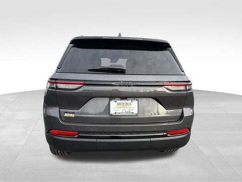 New 2025 Jeep Grand Cherokee Altitude image 7