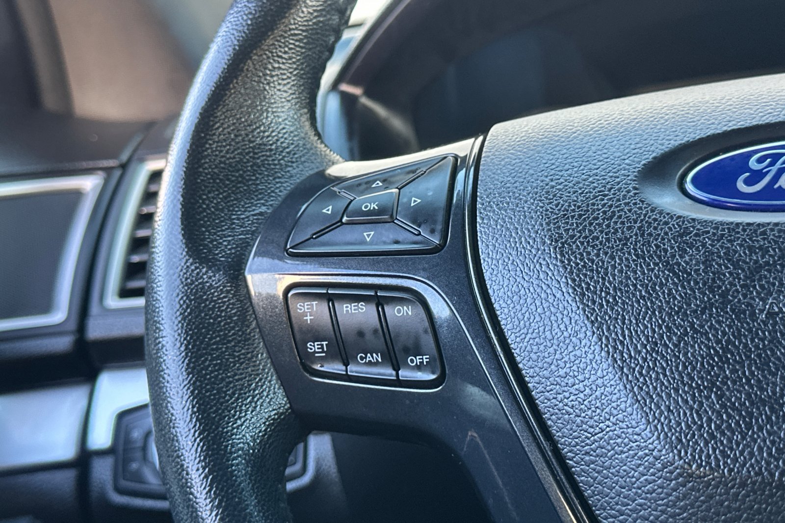 Used 2017 Ford Explorer XLT FWD image 35