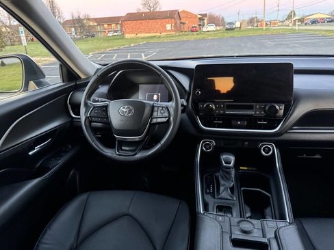 Used 2024 Toyota Grand Highlander AWD image 30