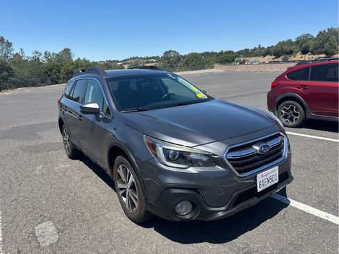 Used 2018 Subaru Outback 2.5i Limited AWD/4WD image 3