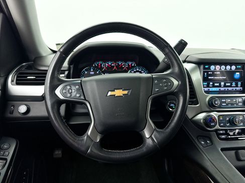 Used 2018 Chevrolet Suburban LT image 4