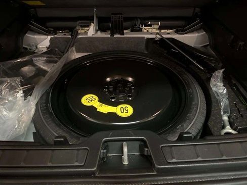 Used 2025 Volvo XC40 B5 Core image 86