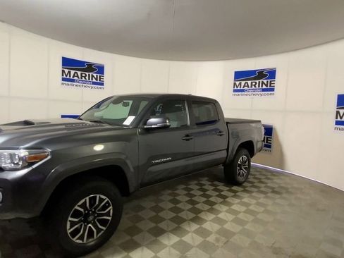 Used 2022 Toyota Tacoma TRD Sport w/ Technology Package AWD/4WD image 6