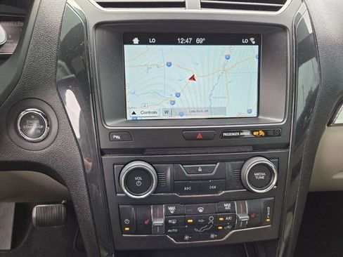 Used 2018 Ford Explorer XLT w/ Equipment Group 202A FWD image 24