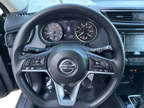 Used 2018 Nissan Rogue S image 17