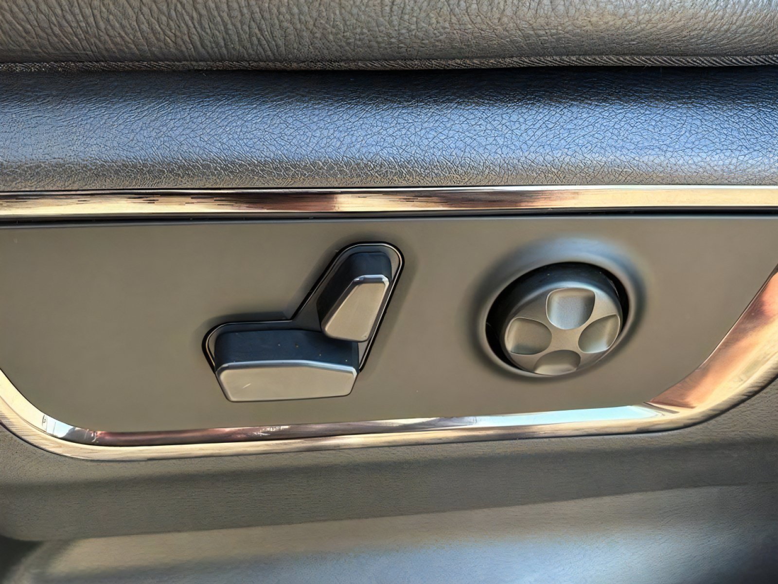 Used 2025 RAM 1500 Limited AWD/4WD image 26