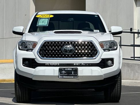 Used 2018 Toyota Tacoma TRD Sport w/ Technology Package image 8