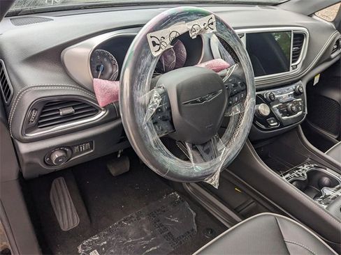 New 2026 Chrysler Pacifica Limited w/ S Appearance Package image 9