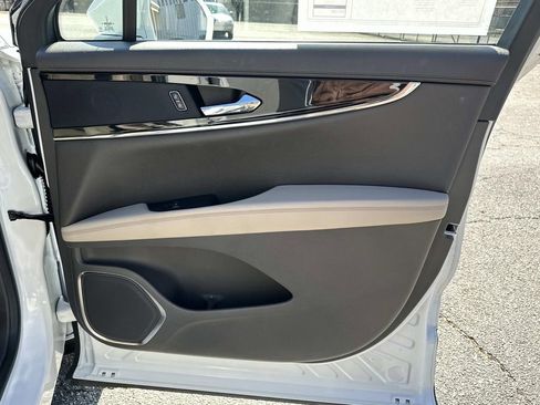 Certified 2023 Lincoln Nautilus Reserve image 14