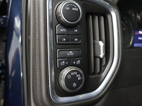 Used 2022 Chevrolet Silverado 1500 LT w/ Z71 Off-Road Package AWD/4WD image 40