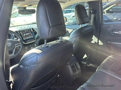 Used 2019 Jeep Cherokee Limited AWD/4WD image 18