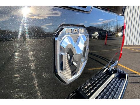 Used 2022 RAM 2500 Limited image 32
