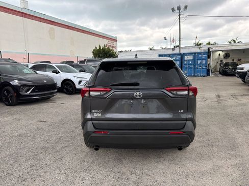 Used 2022 Toyota RAV4 LE FWD image 13