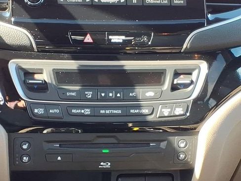 Used 2021 Honda Pilot Elite image 14