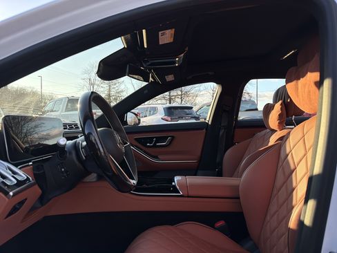 Used 2025 Mercedes-Benz S 580 S 580 image 12