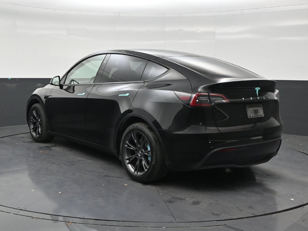 Used 2024 Tesla Model Y Long Range RWD image 3