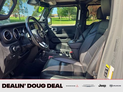 Used 2020 Jeep Gladiator Overland AWD/4WD image 9
