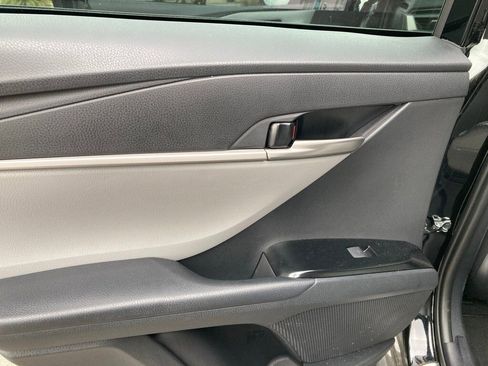 Certified 2025 Toyota Camry SE w/ Convenience Package image 10