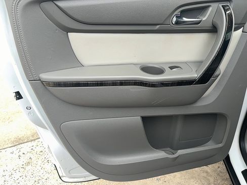 Used 2016 GMC Acadia SLT image 13