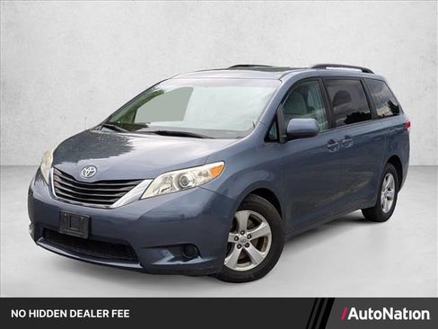 Used 2014 Toyota Sienna LE FWD image 1
