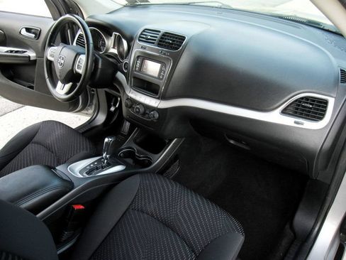 Used 2018 Dodge Journey SE FWD image 23