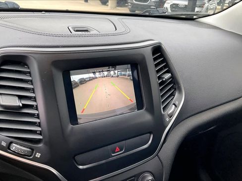 Used 2019 Jeep Cherokee Latitude Plus image 26