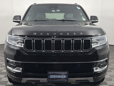 Used 2022 Jeep Wagoneer Series III w/ Premium Group I AWD/4WD image 2