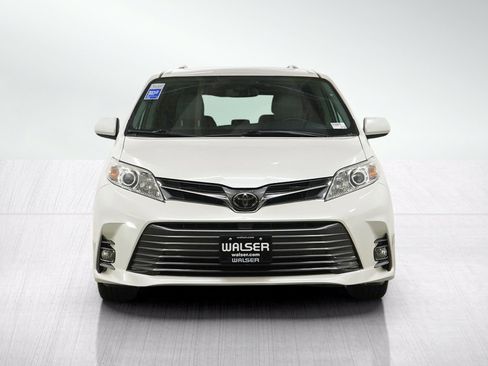 Used 2019 Toyota Sienna XLE Premium AWD/4WD image 8