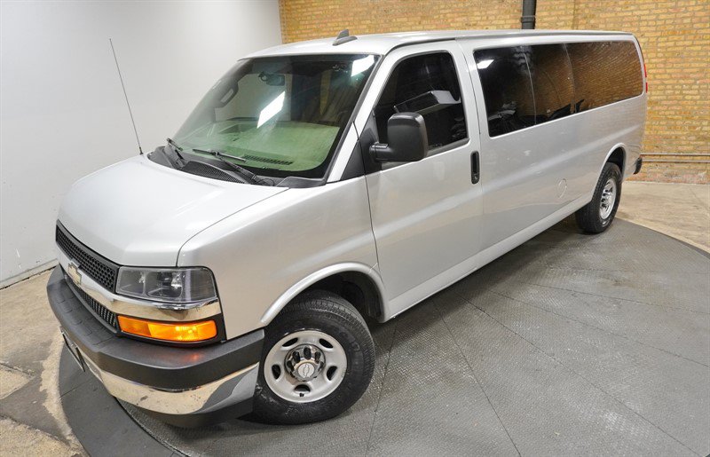 Used 2018 Chevrolet Express 3500 LT w/ LT Preferred Equipment Group RWD image 2