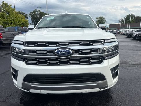 Used 2024 Ford Expedition Platinum AWD/4WD image 3