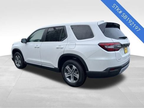 New 2025 Honda Pilot EX-L image 6