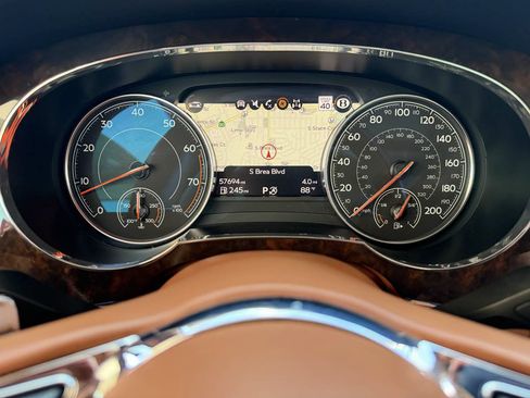 Used 2017 Bentley Bentayga AWD/4WD image 32