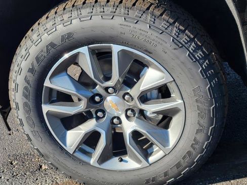 New 2026 Chevrolet Silverado 1500 LT w/ Z71 Off-Road Package AWD/4WD image 5
