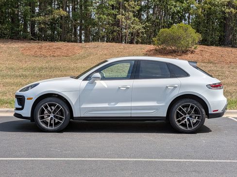 Certified 2024 Porsche Macan AWD/4WD image 2