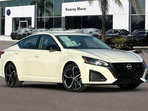 Used 2024 Nissan Altima 2.5 SR image 2