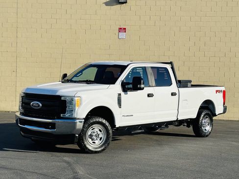Used 2017 Ford F250 XL w/ Power Equipment Group AWD/4WD image 4