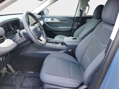 Used 2025 Ford Explorer Active AWD/4WD image 11