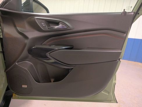 Used 2024 Chevrolet Trax RS w/ Sunroof Package image 16