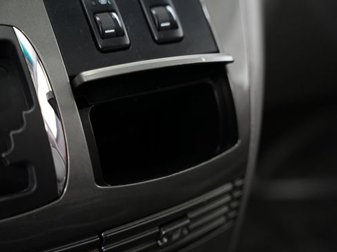 Used 2010 Toyota Sienna XLE Limited image 27