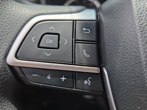 Used 2023 Toyota Highlander L FWD image 26