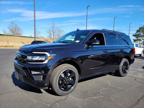 Used 2024 Ford Expedition Limited image 3