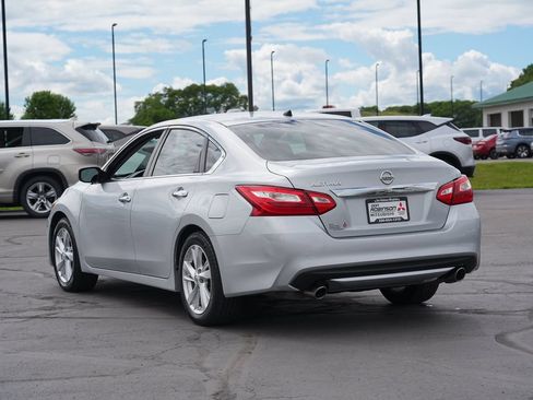 Used 2017 Nissan Altima 2.5 S w/ Power Driver Seat Package FWD image 5