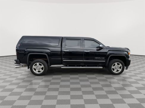 Used 2015 GMC Sierra 2500 Denali w/ Duramax Plus Package AWD/4WD image 9