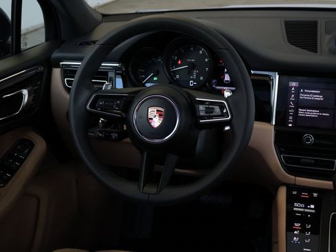 Used 2025 Porsche Macan image 20