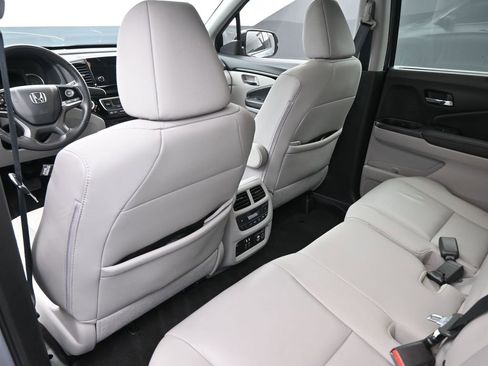 Used 2020 Honda Pilot Touring image 12