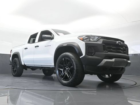 Used 2025 Chevrolet Colorado Trail Boss AWD/4WD image 56