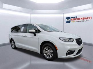 Used 2023 Chrysler Pacifica Touring-L video 2