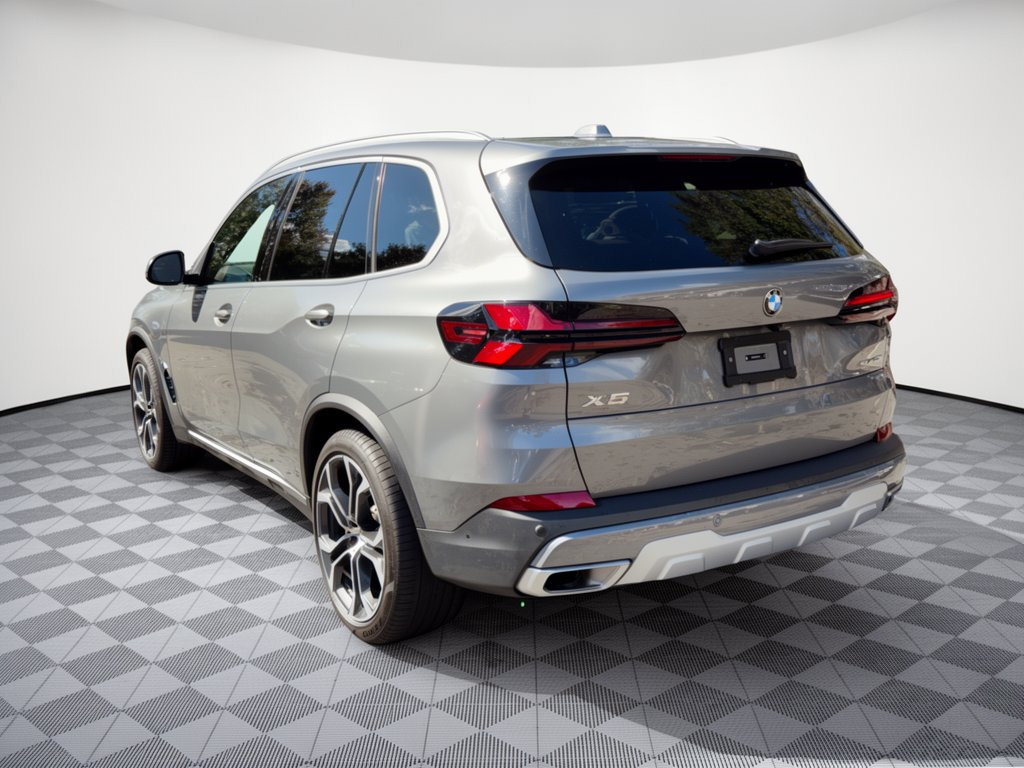 Used 2026 BMW X5 xDrive40i AWD/4WD image 3